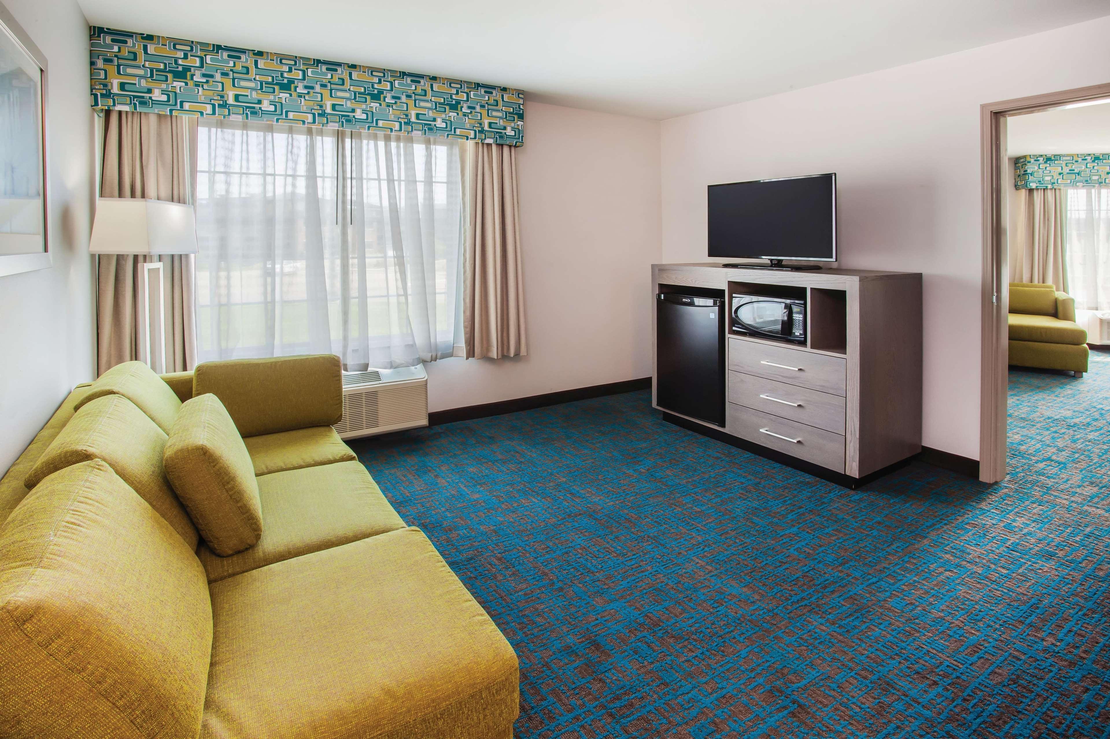 La Quinta By Wyndham St. Paul-Woodbury Hotel Exterior photo
