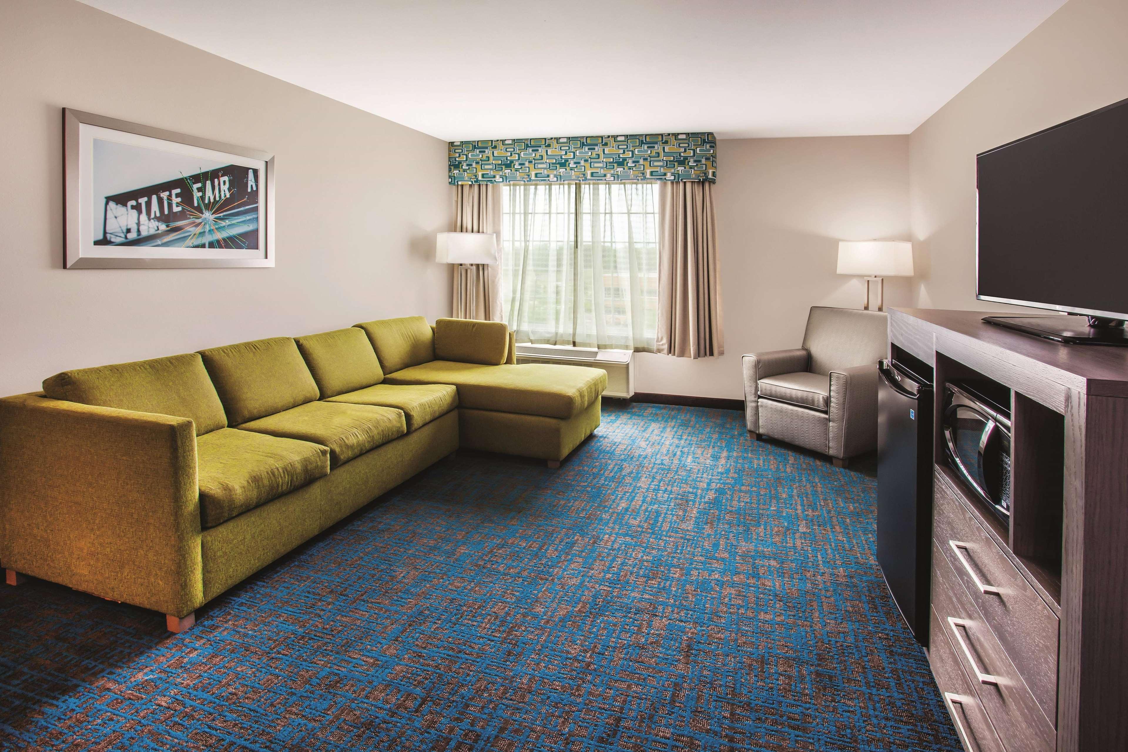 La Quinta By Wyndham St. Paul-Woodbury Hotel Exterior photo