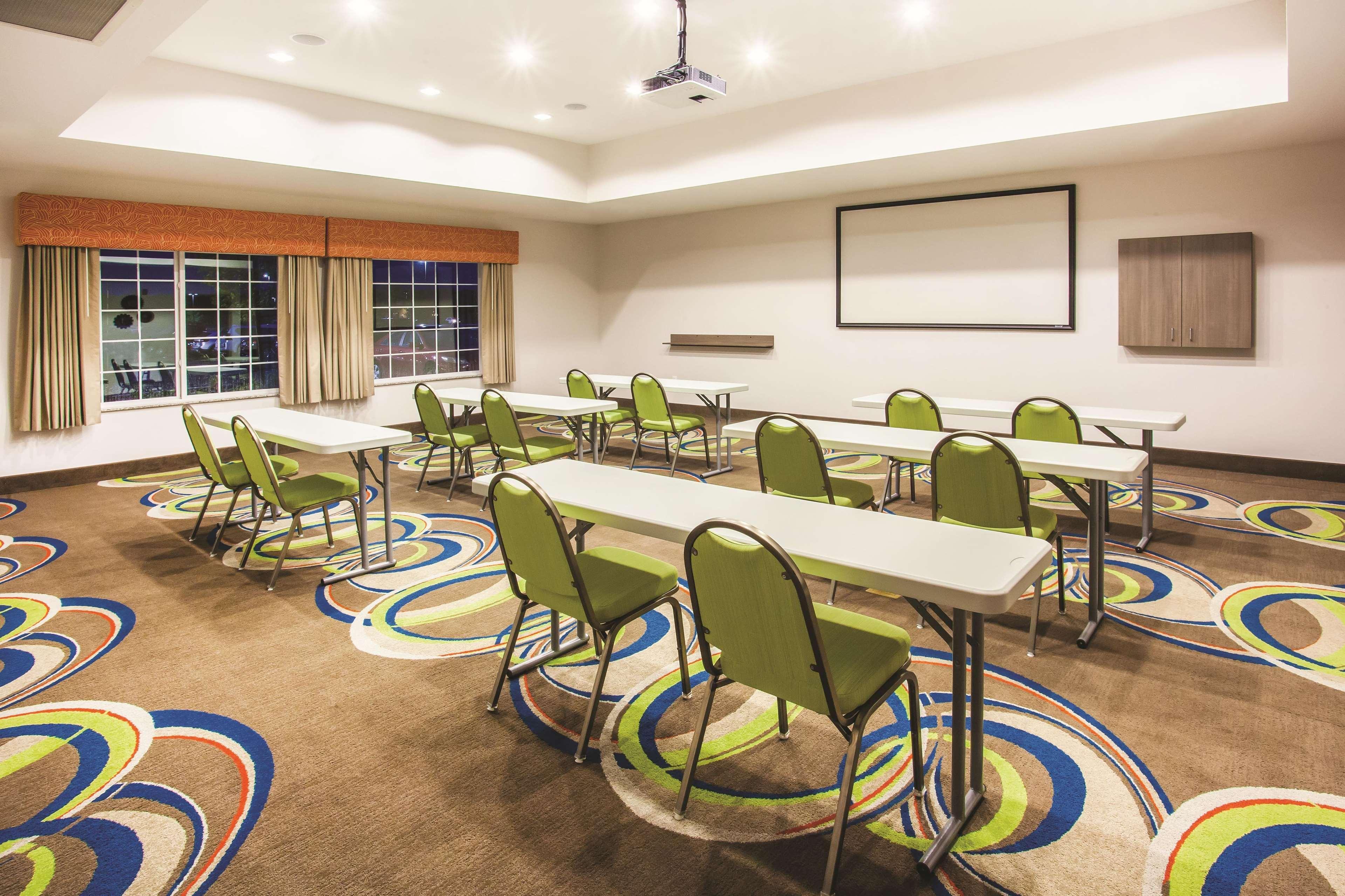 La Quinta By Wyndham St. Paul-Woodbury Hotel Exterior photo