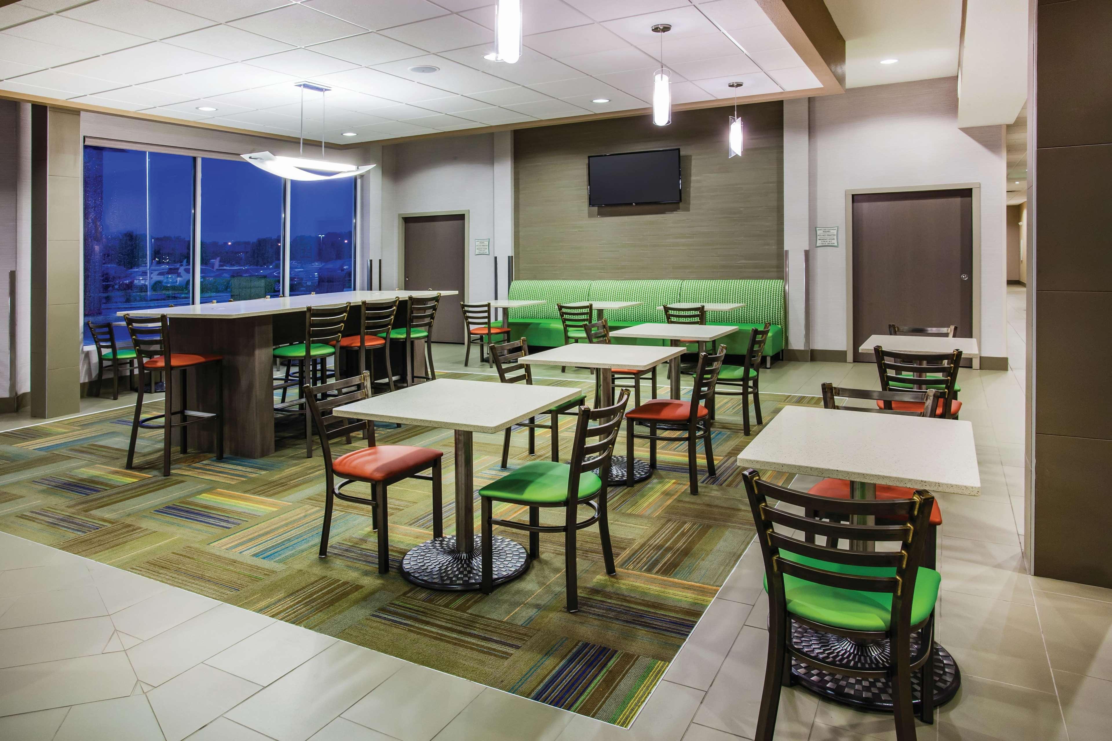 La Quinta By Wyndham St. Paul-Woodbury Hotel Exterior photo