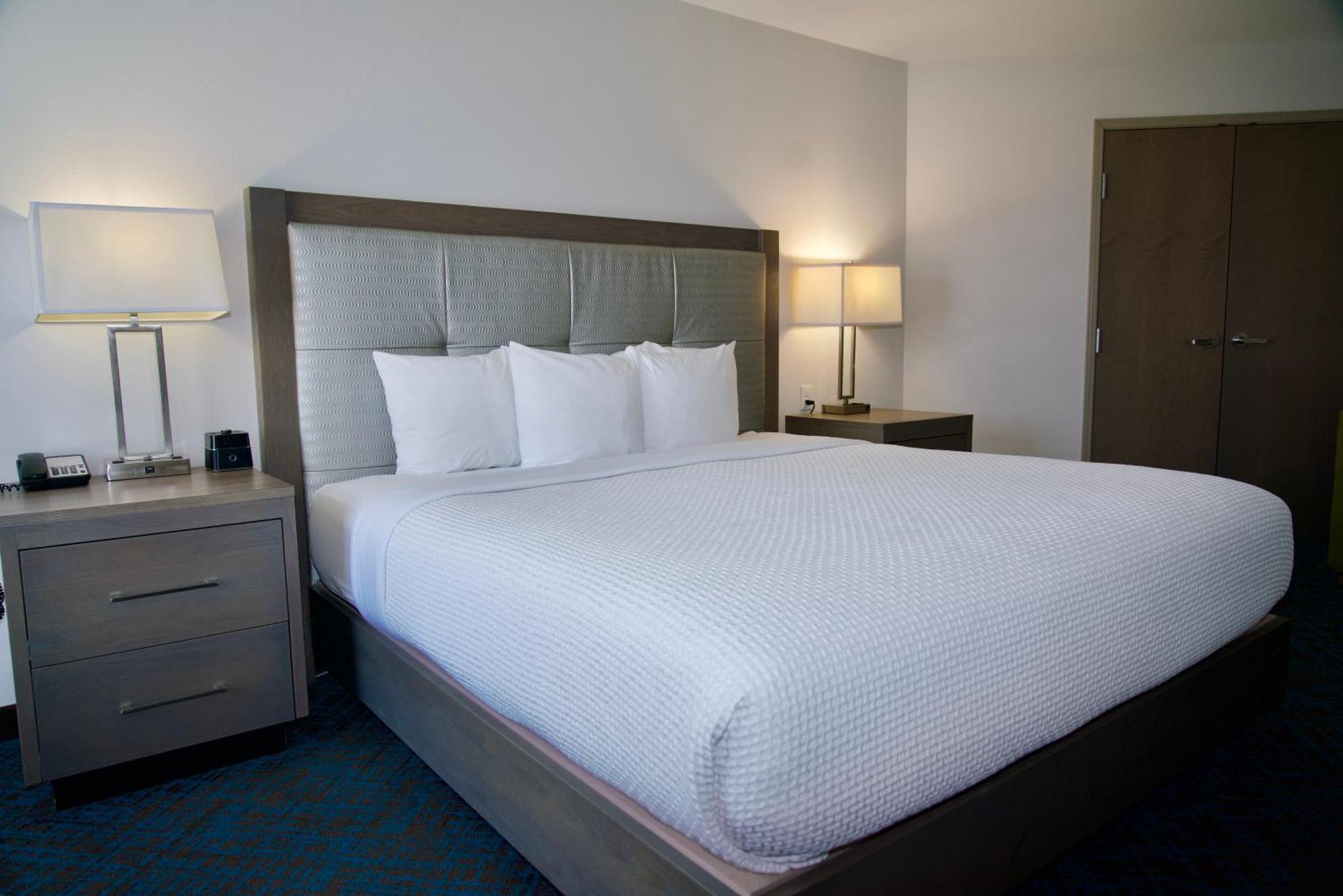La Quinta By Wyndham St. Paul-Woodbury Hotel Exterior photo