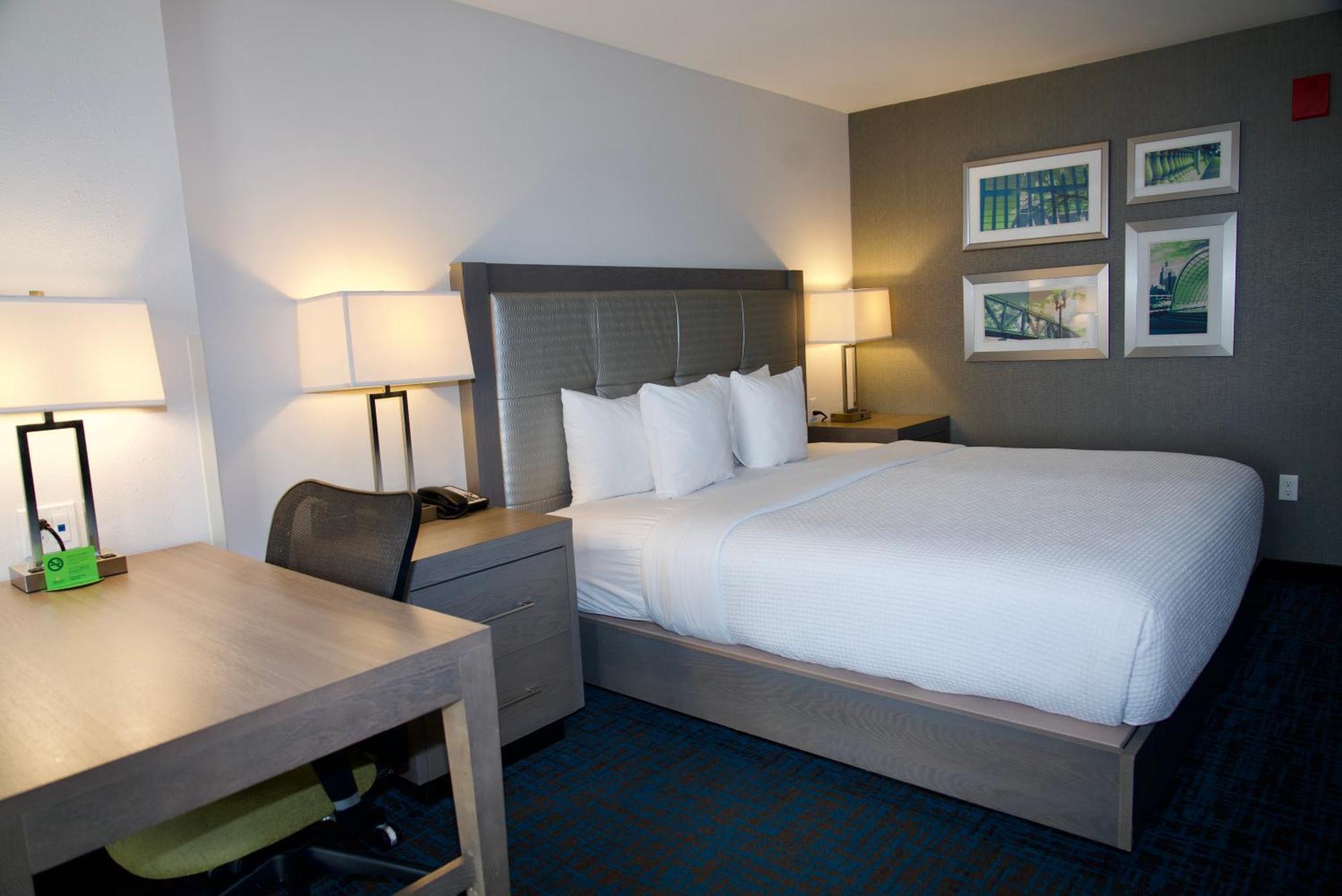 La Quinta By Wyndham St. Paul-Woodbury Hotel Exterior photo