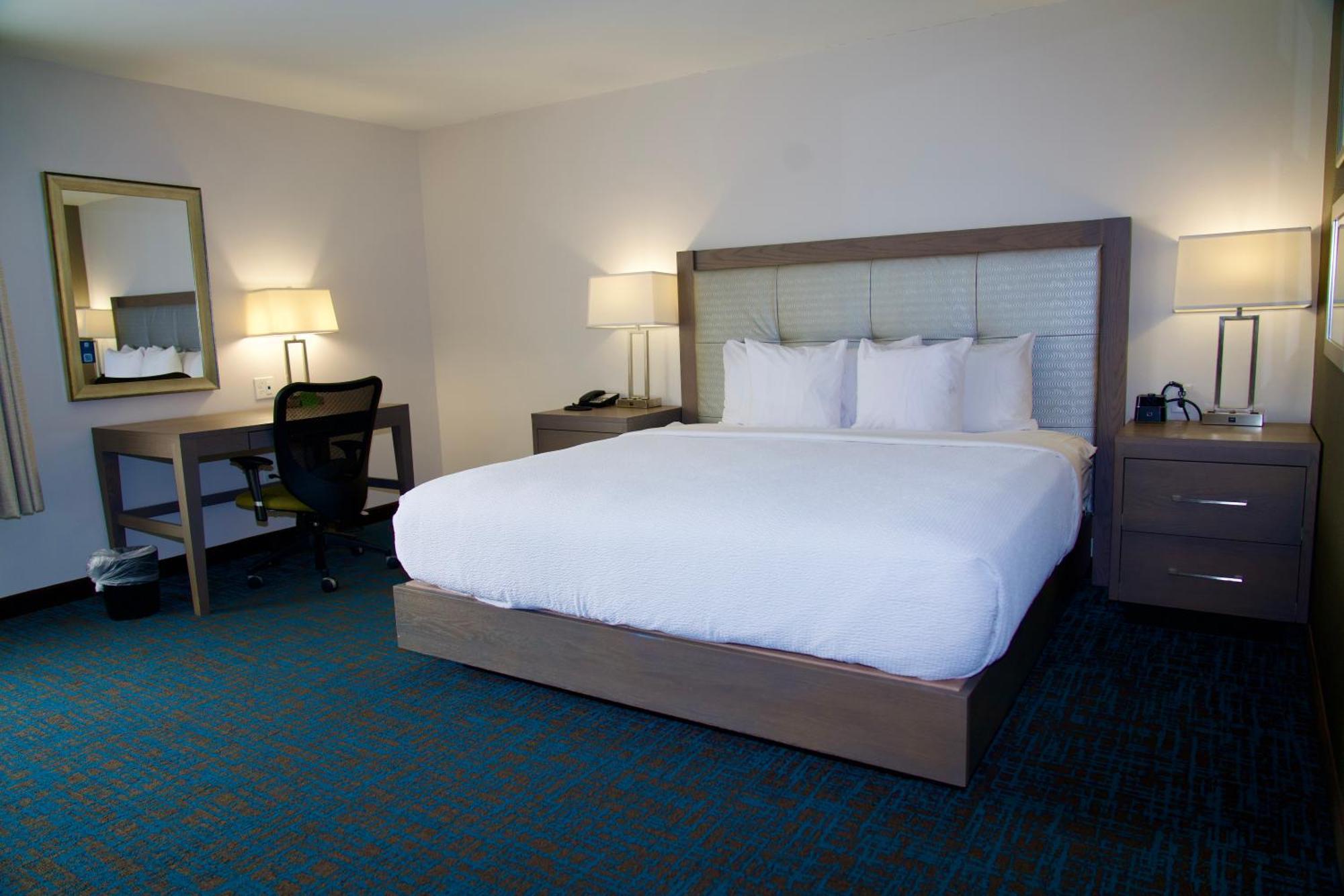 La Quinta By Wyndham St. Paul-Woodbury Hotel Exterior photo