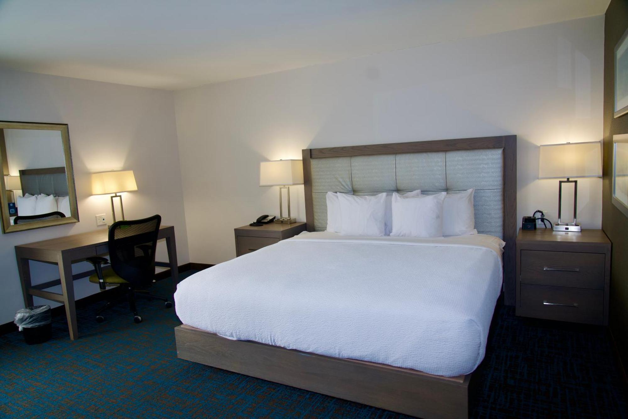 La Quinta By Wyndham St. Paul-Woodbury Hotel Exterior photo