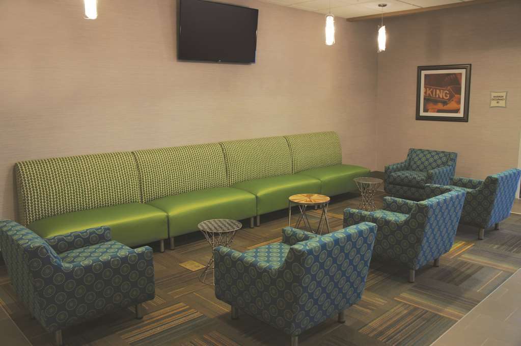 La Quinta By Wyndham St. Paul-Woodbury Hotel Interior photo