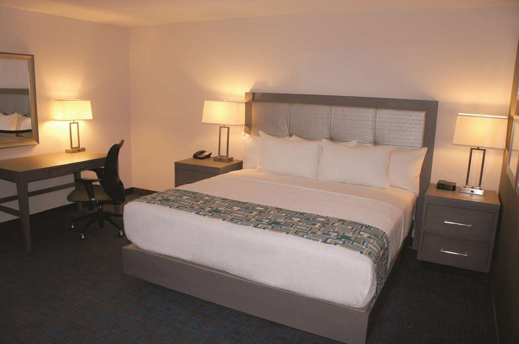 La Quinta By Wyndham St. Paul-Woodbury Hotel Room photo