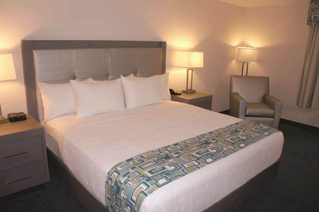 La Quinta By Wyndham St. Paul-Woodbury Hotel Room photo