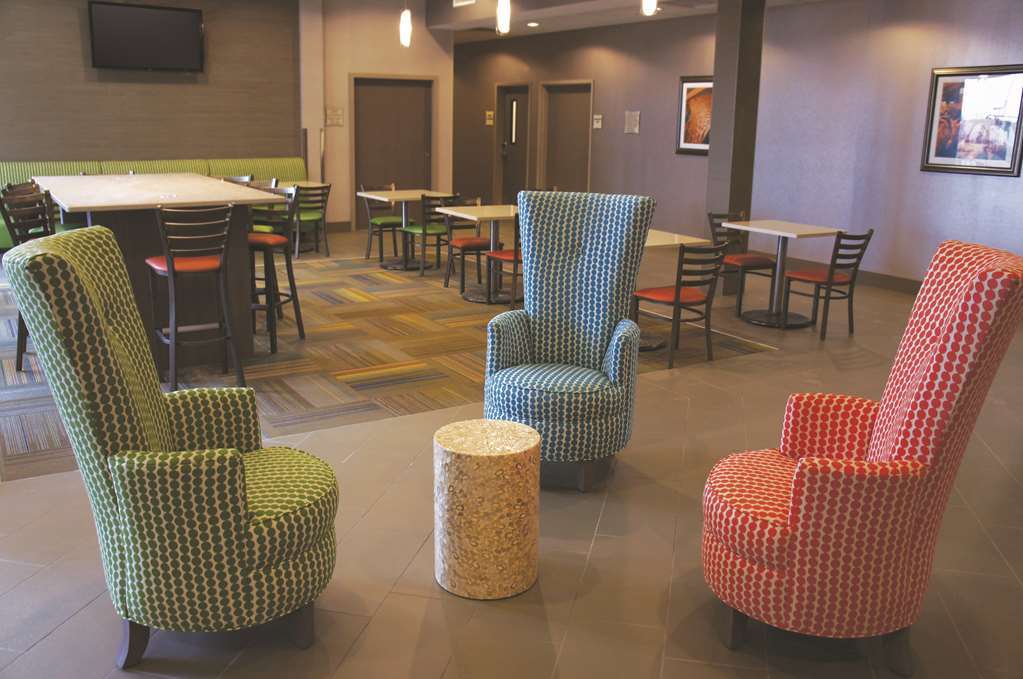 La Quinta By Wyndham St. Paul-Woodbury Hotel Interior photo