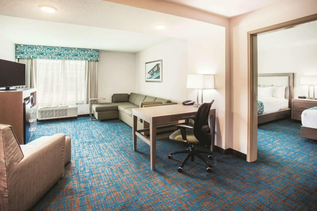La Quinta By Wyndham St. Paul-Woodbury Hotel Exterior photo